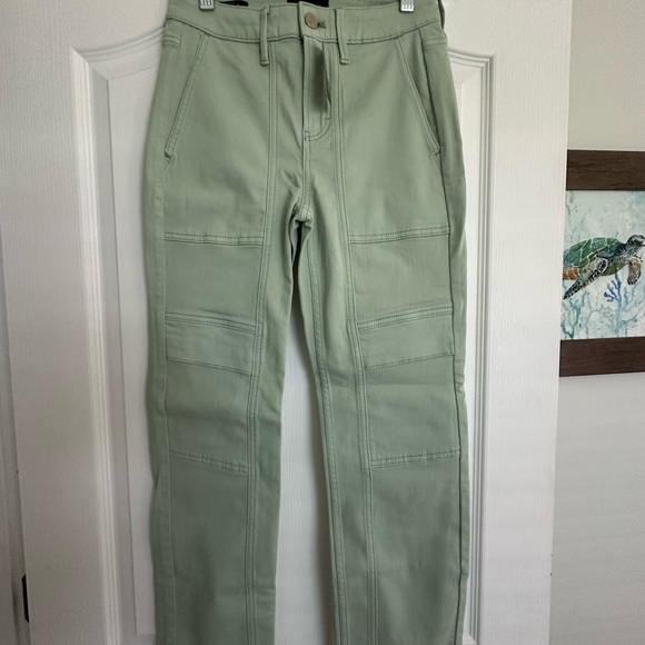 WHBM NWT High-Rise Cargo Straight Jeans in Sage Mint. Size 0. 🤗 - Picture 7 of 10